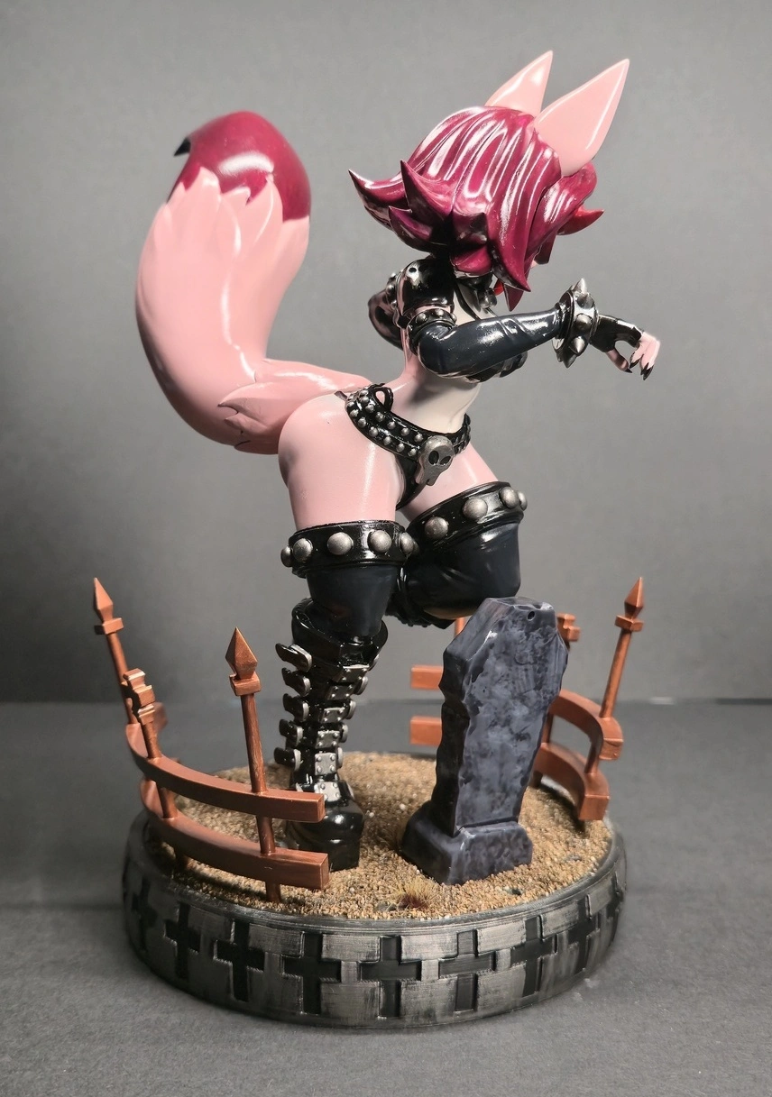 Maeven Catcouch figurine